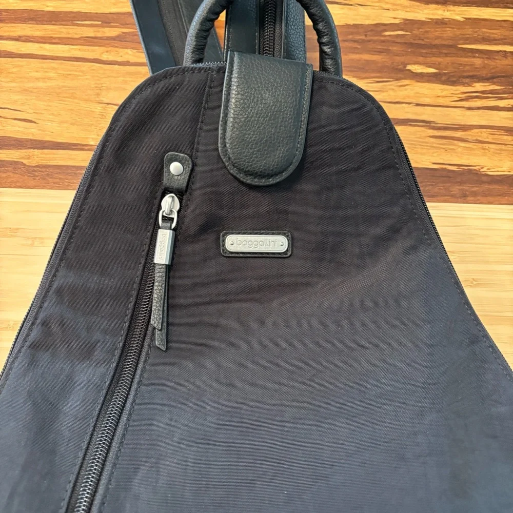 Baggallini Small Backpack. - Picture 3 of 13